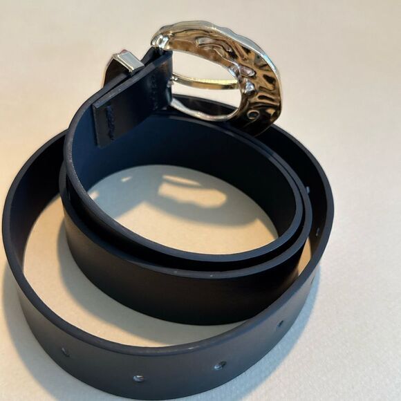 Elegant Black Belt with Gold Buckle B1